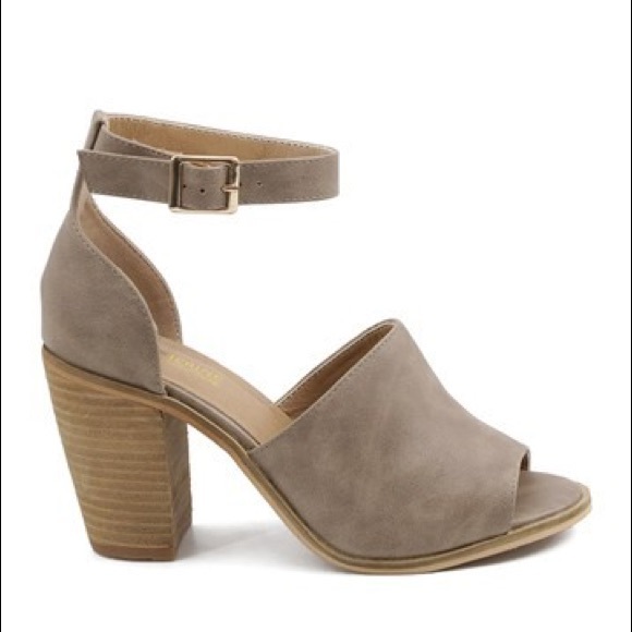 Catherine Malandrino Shoes - Like New•Catherine Malandrino Joobi Heeled Sandal